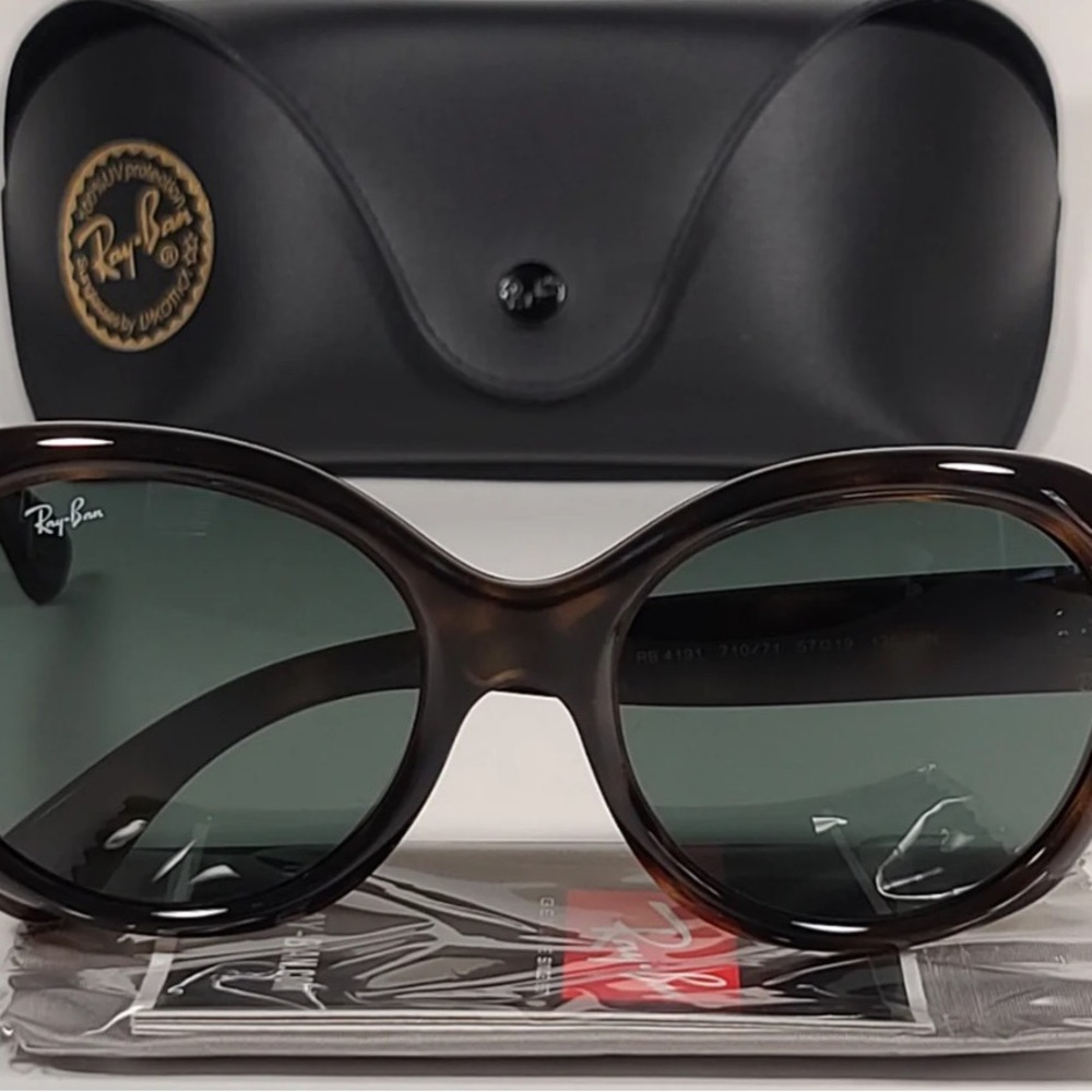 Ray-Ban Higistrest Roand ©
Sunglasses Brown Havana Nylon
Frame Green Lens